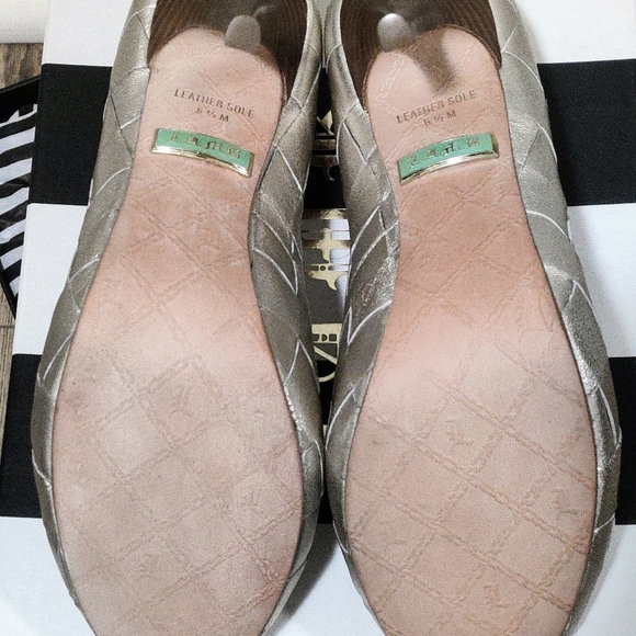 Metallic L.A.M.B. pumps, size 6.5 - Picture 3 of 4